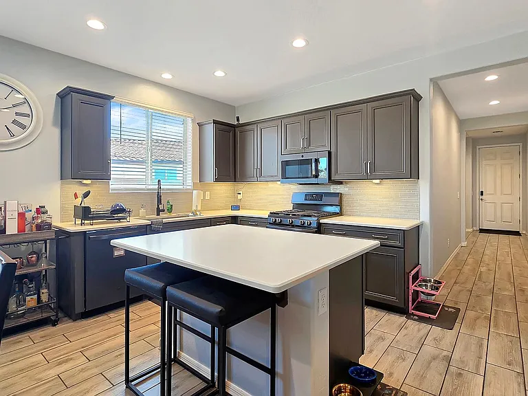 15650 W Morning Glory St — Photo 11