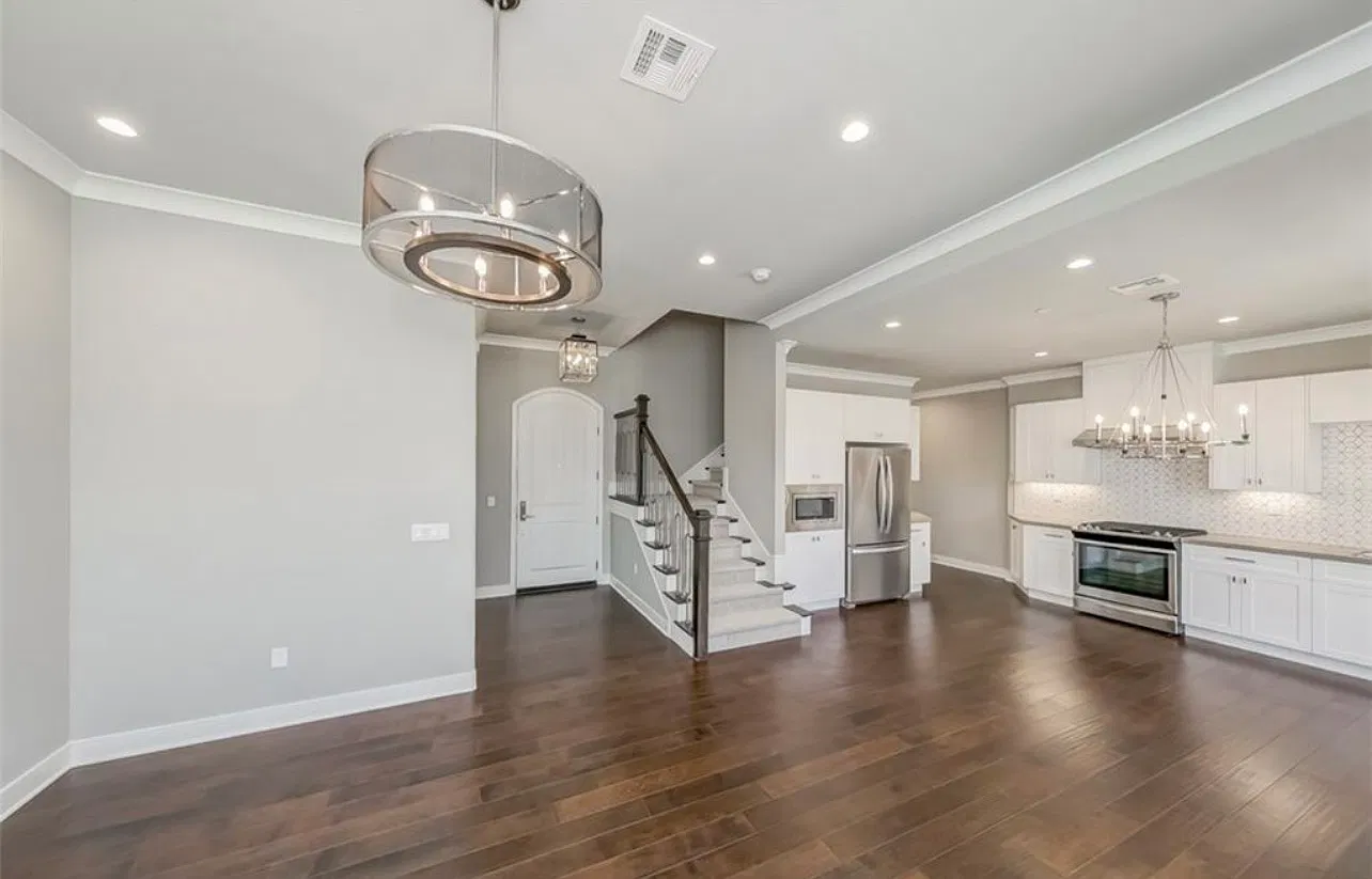 3 bed, 3.5 bath, 1500 sqft, $4,350 — Photo 2