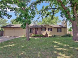 1120 W 9th St, Newton, KS 67114