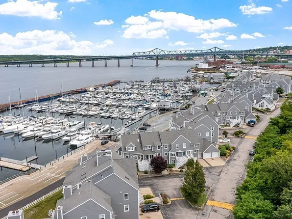 700 Shore Dr Unit 809, Fall River, MA 02721