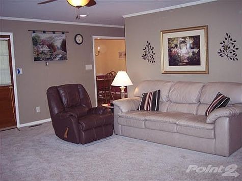 GREAT ROOM WITH NEUTRAL COLORS AND NEW CARPET. VERY SPACIOUS.