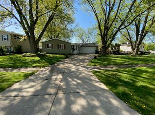 36575 N Edgewood Dr, Gurnee, IL 60031