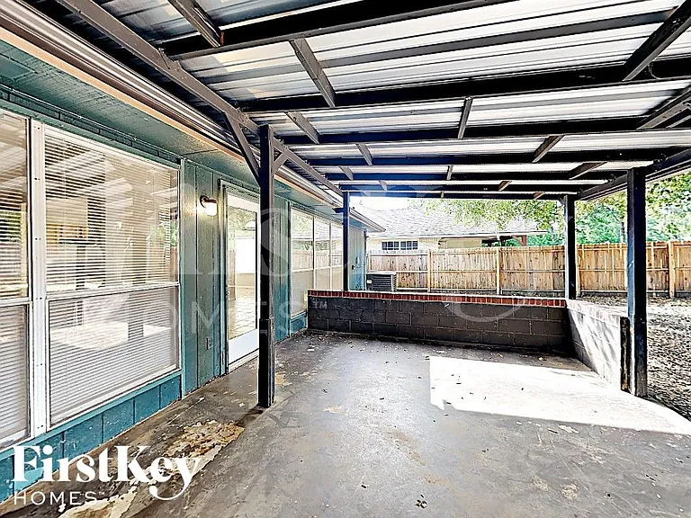 4949 Oak Hollow Dr — Photo 14