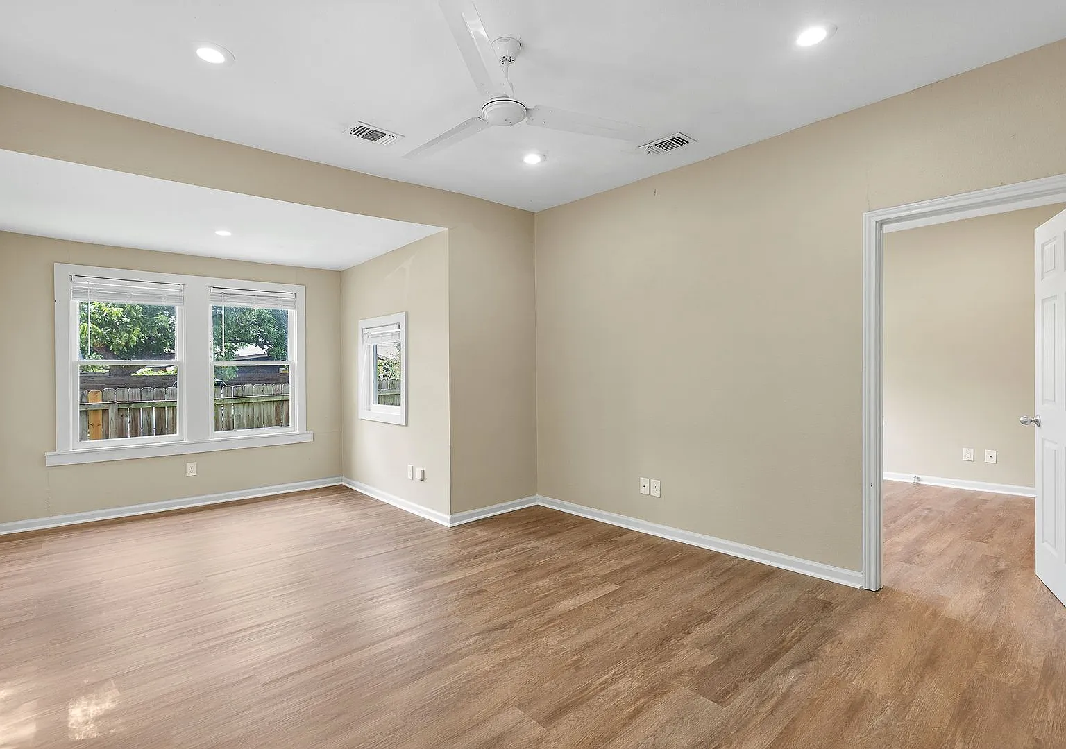 333 W Hutchison - Live, Work, Play! — Photo 3