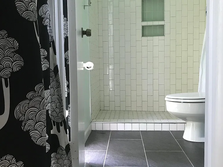 View into primary bedroom's en-suite bath