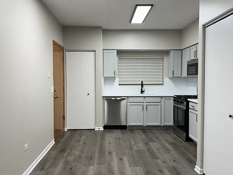 5045 N Northwest Hwy #201 — Photo 10
