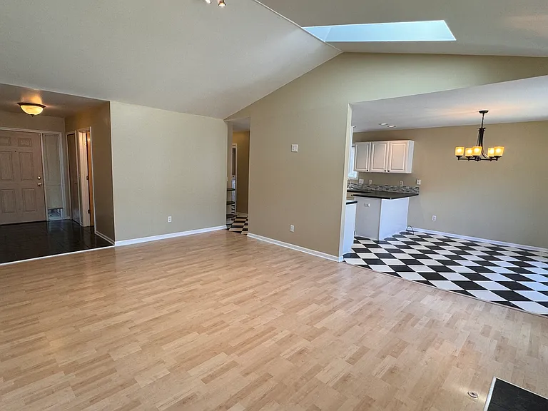 215 Cherry Dr — Photo 3