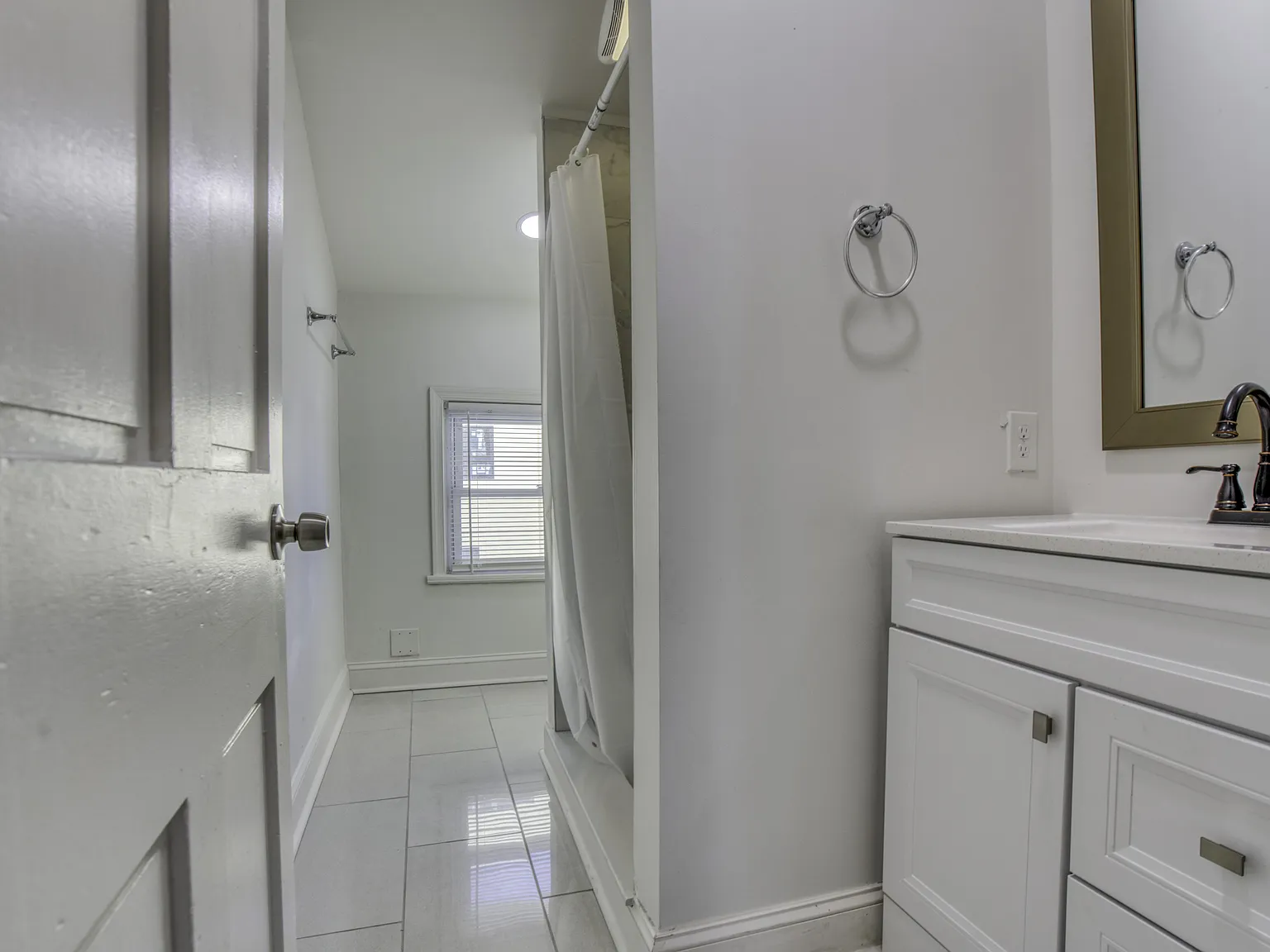 4 bed, 5.0 bath, 1903 sqft, $858 — Photo 4