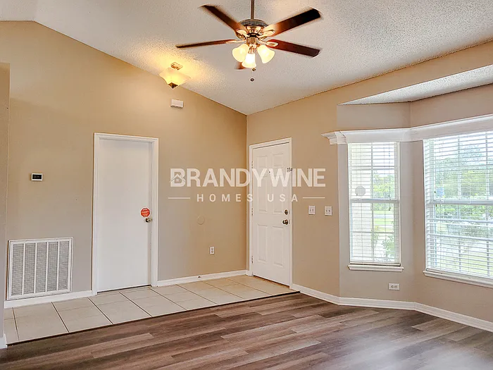 2564 Courtland Blvd — Photo 8
