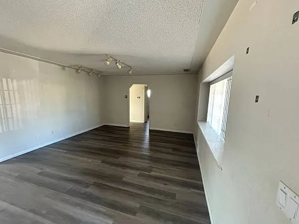 3 bed, 1.5 bath, 1665 sqft, $2,200 — Photo 4