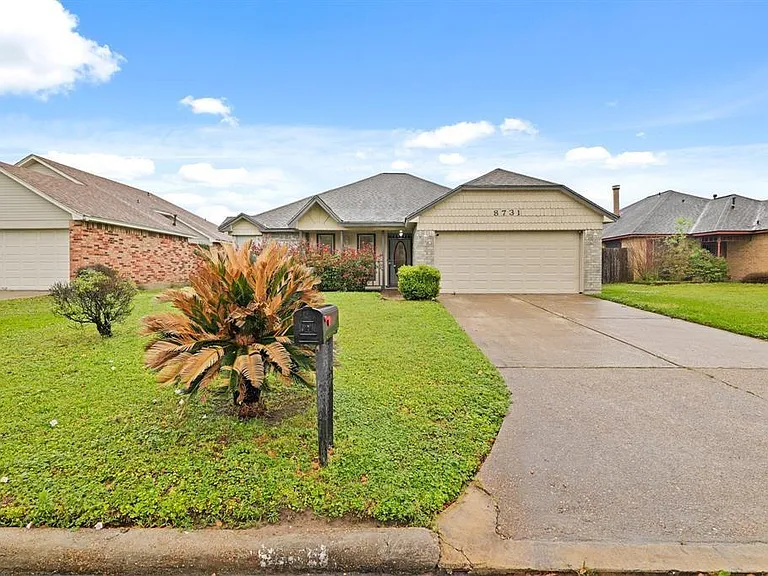 8731 Croteau Dr — Photo 3