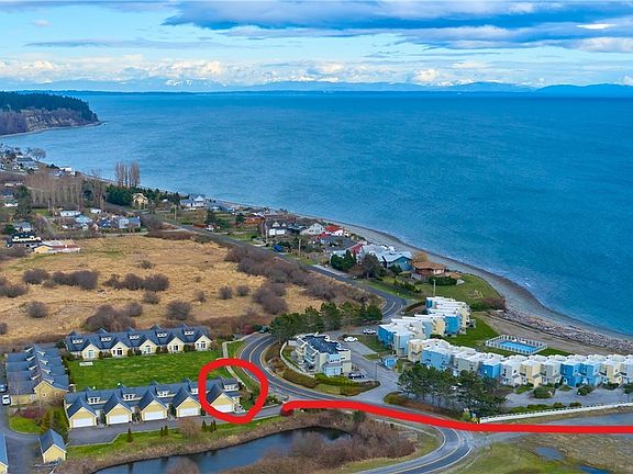 End Unit....steps from the beach!