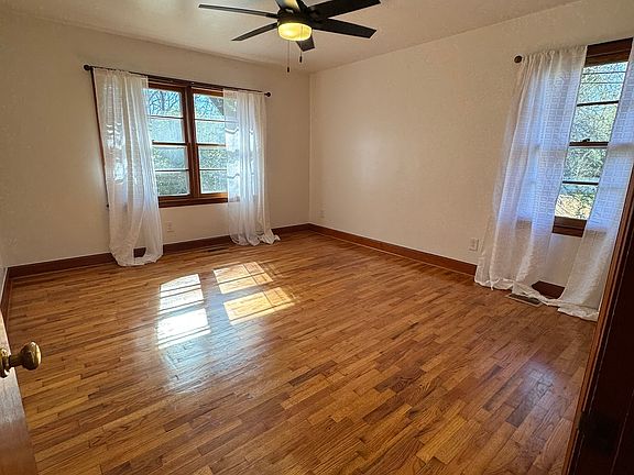 4th image of 410 Sunset Cir