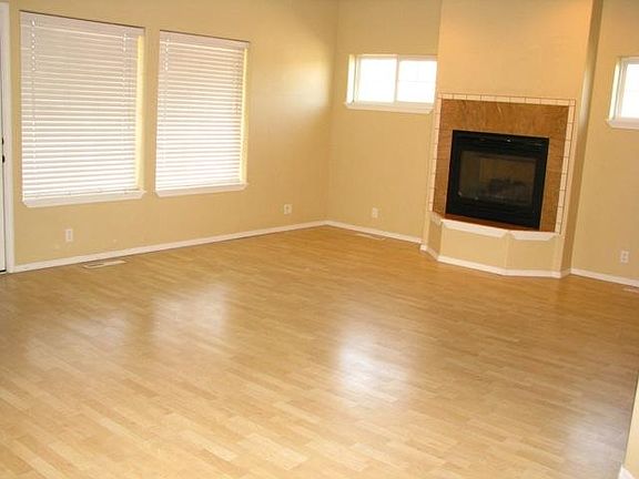 3rd image of 379 Aspenwood Dr
