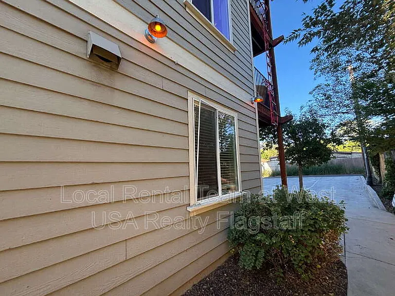 522 S Fountaine St #300 — Photo 15