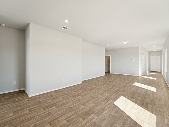 4th image of 136 Summer Dr