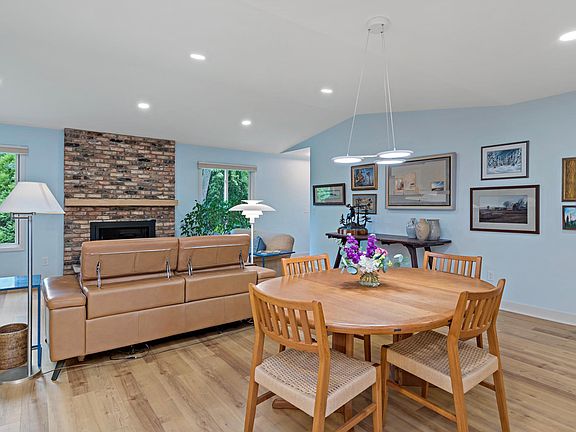 5th image of 95 Holly Ln N