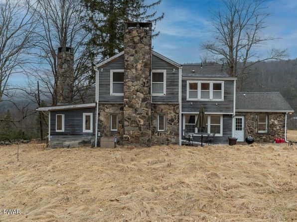 575 Parkers Glen Rd, Shohola, PA 18458