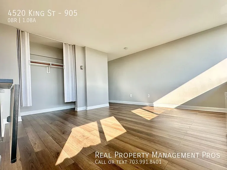 4520 King St #905 — Photo 4