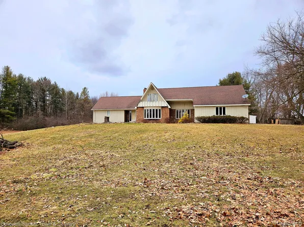 743 Gulick Rd, Haslett, MI 48840