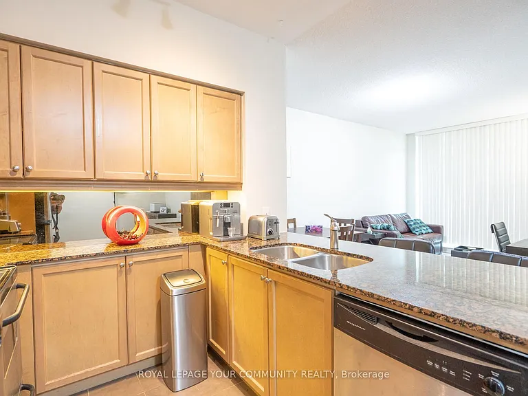 319 Merton St #805 — Photo 7