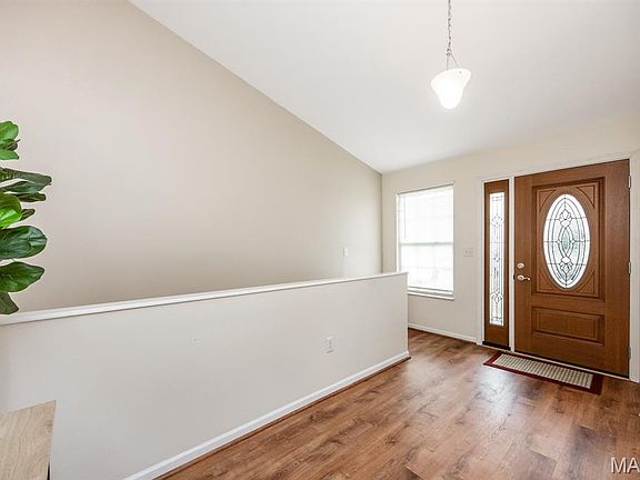 3rd image of 10927 Upland Terrace Dr
