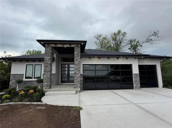 8910 Ginger St, Lenexa, KS 66227