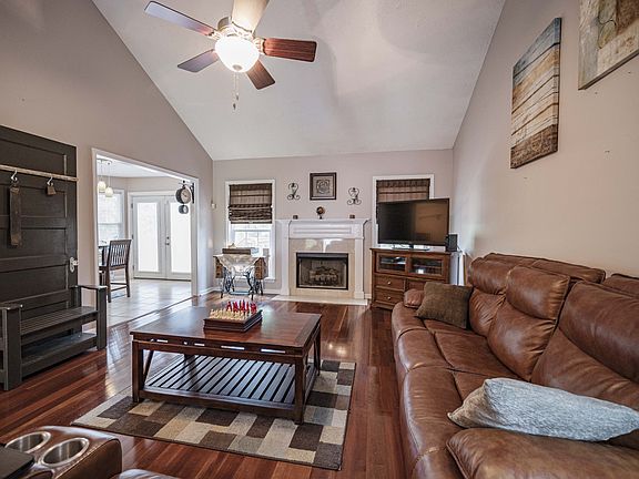 5th image of 216 Priest View Dr