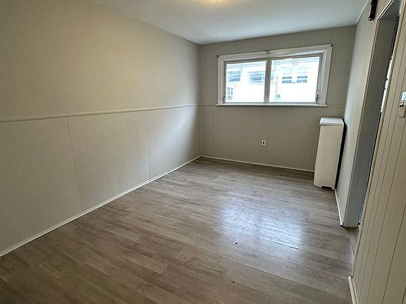 5th image of 7141 Greenwood Ave