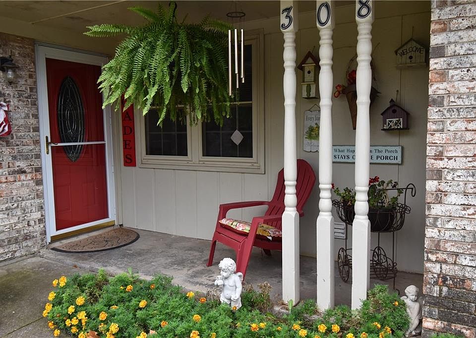 1st image of 308 E Wilbarger St