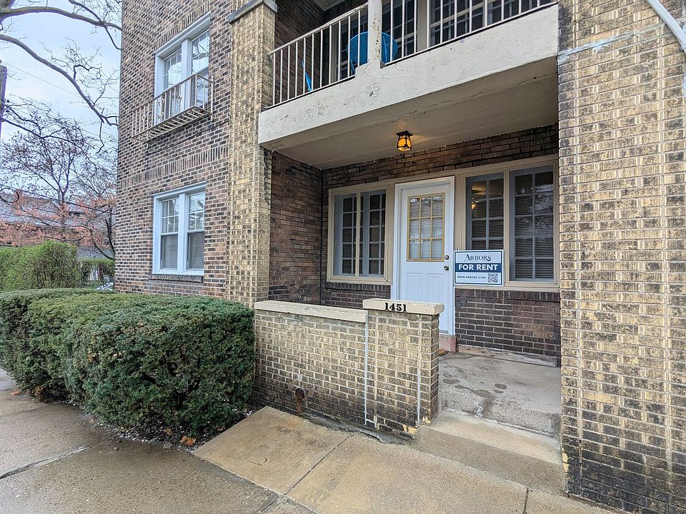 1st image of 1451-1453 Barnsdale St #1L
