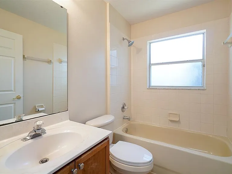 13518 Briarmoor Ct — Photo 17