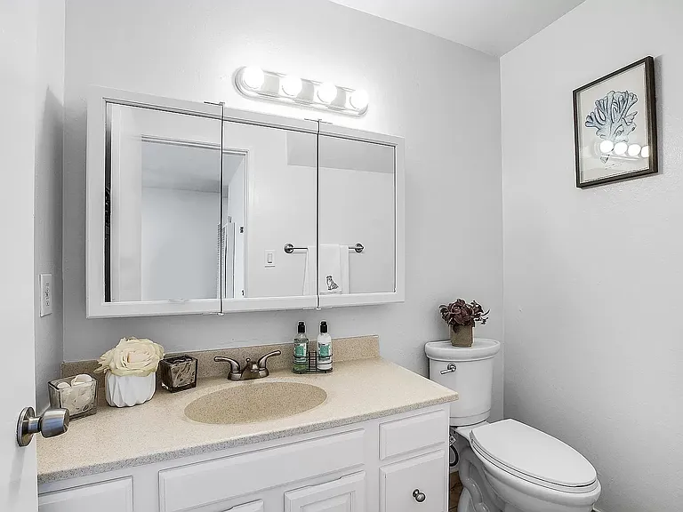 4504 Thornton Ave — Photo 10