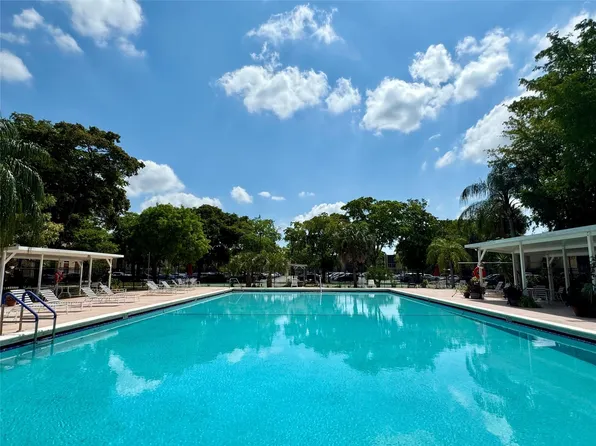 8100 SW 24th Street #310, North Lauderdale, FL 33068