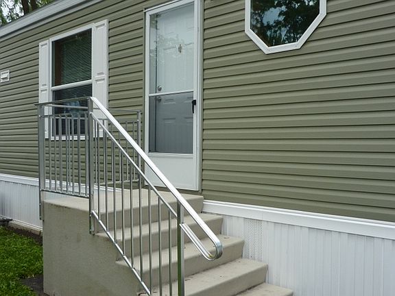 3rd image of 32612 N East Ln