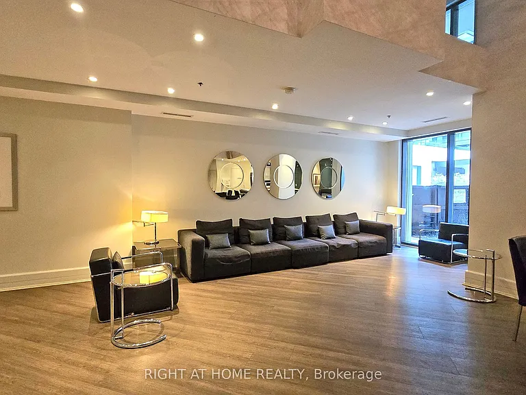 111 Elizabeth St #818 — Photo 29
