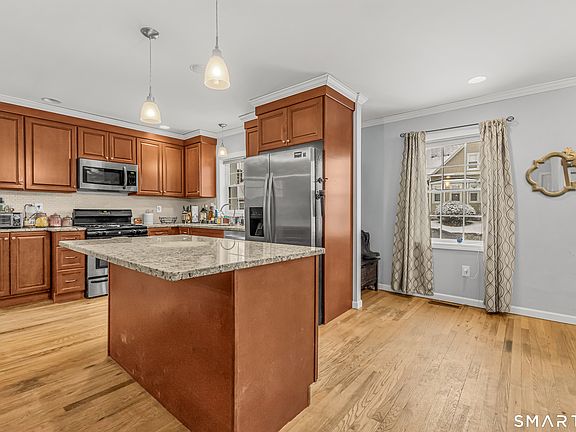 3rd image of 15 Henry Avenue