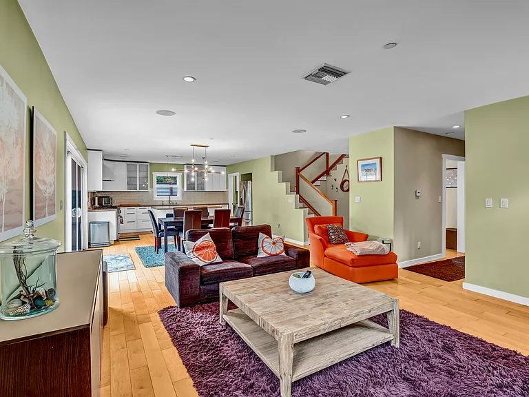 2909 W Clark Ave — Photo 4