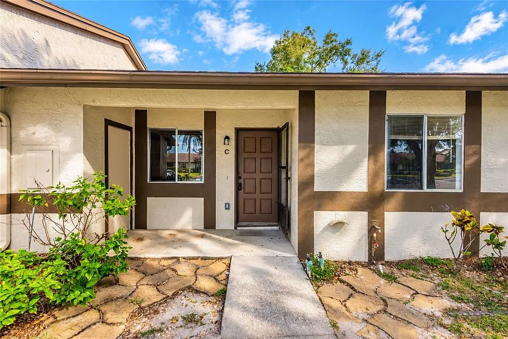 2 bed, 2.0 bath, 1030 sqft, $2,000 — Photo 1