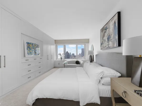 303 East 57th Street image 10 of 15