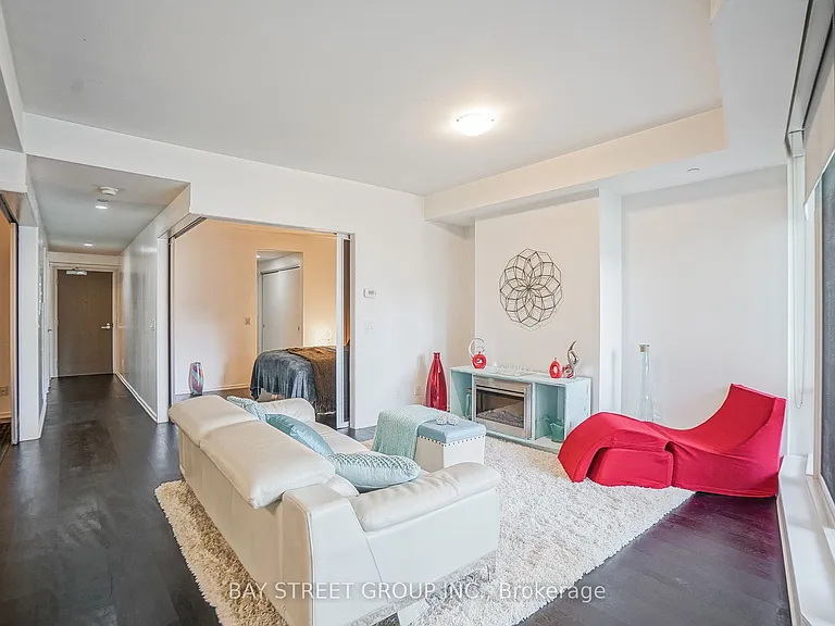 1 Bloor St E #505 — Photo 10
