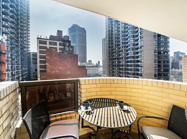 311 East 38th Street image 2 of 8