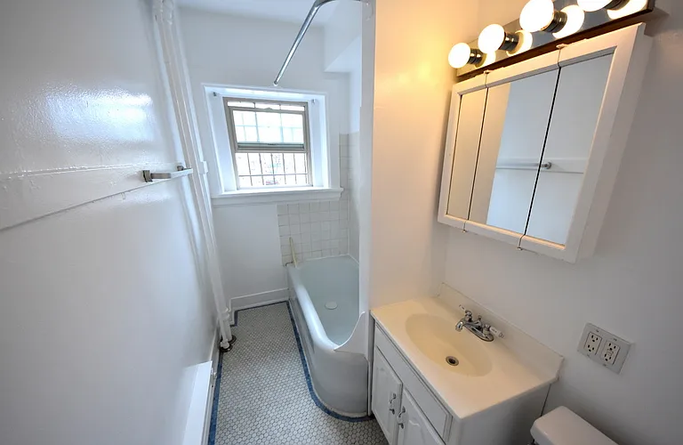 Sherwood Apartments — Photo 40
