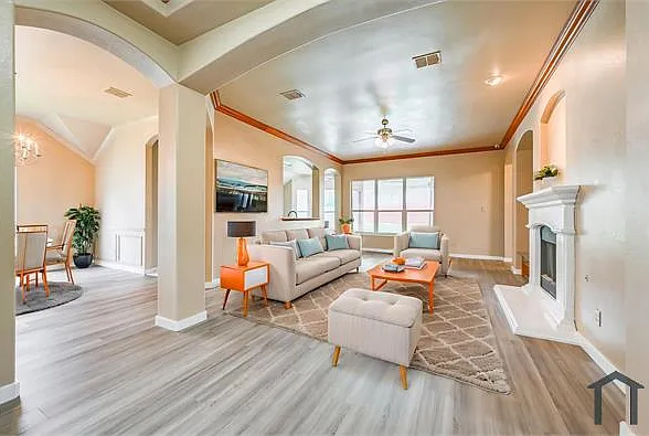 606 Primavera Dr — Photo 3