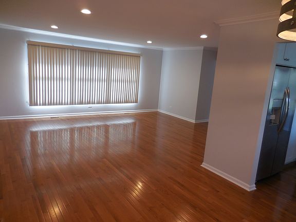 4th image of 2902 N Kennicott Ave