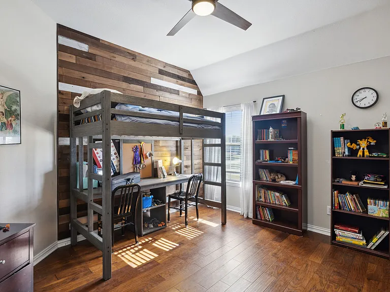 5801 Hathaway Dr — Photo 35