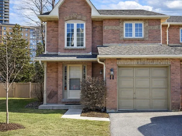 35 Ceremonial Dr #11, Mississauga, ON L5R 3G6