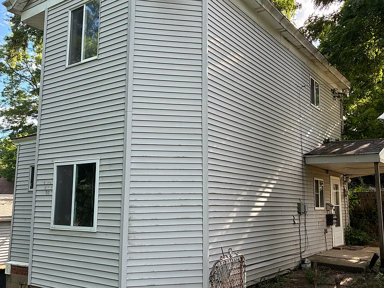 233 Marion St — Photo 3