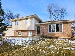 704 Barbara Ln, McHenry, IL 60051