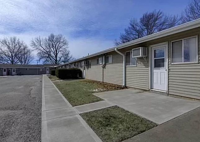 1st image of 200 E Centennial Dr